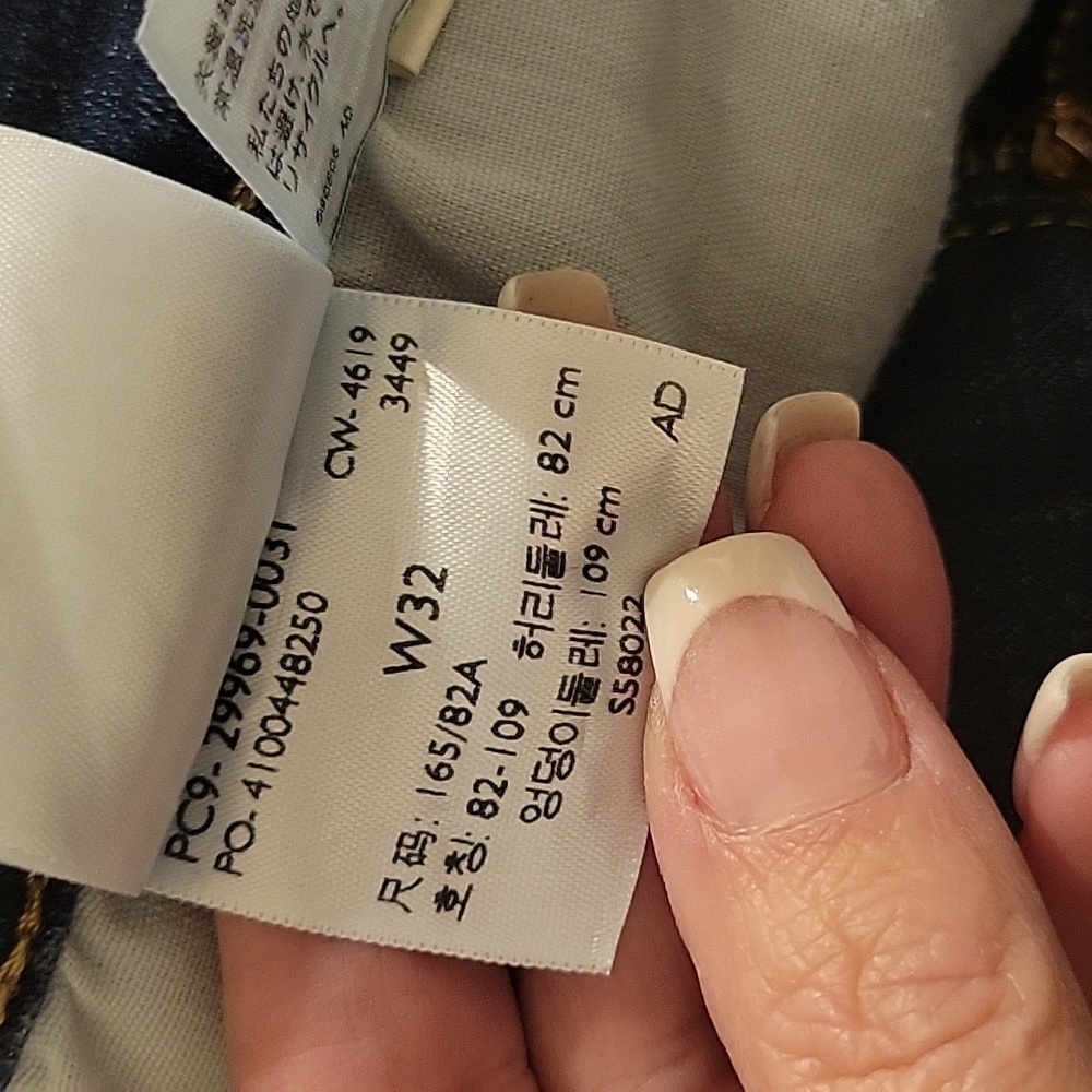 LEVI'S BERMUDA SHORTS - Picture 9 of 9